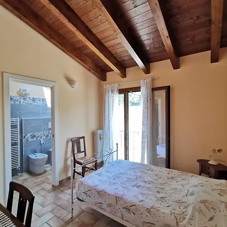 Luci Nel Bosco فندق مبيت وإفطار
